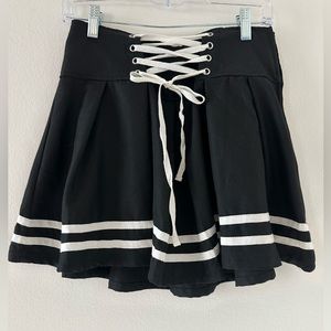 Hot Topic Skater Skirt Size: Medium